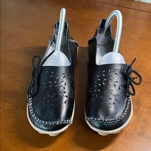 Socofy Black Leather Loafers with Floral Cutouts and Ties